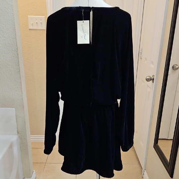 Universal Thread Black Long Sleeve Velvet Mini A-Line Dress Size Large NWT - Picture 7 of 10